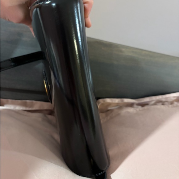 Like new Tory Burch Black Patent Leather Robinson Convertible Bag - Picture 9 of 13